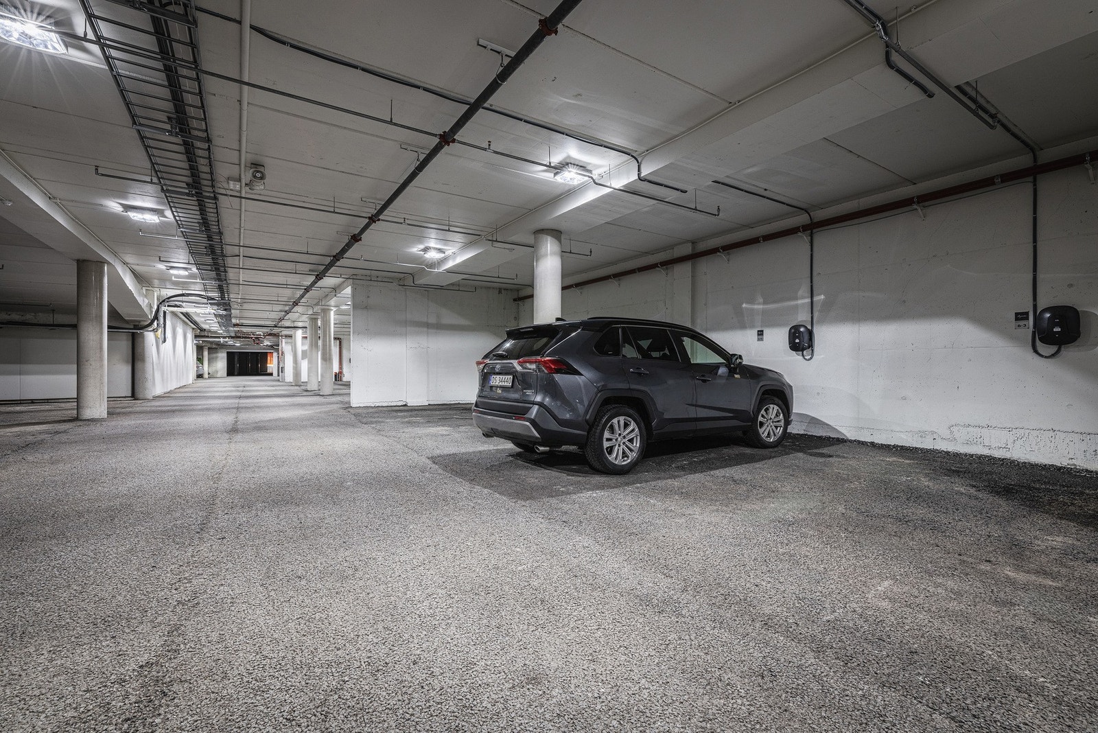 Leiligheten disponerer en garasjeplass med el-bil lader i felles garasjeanlegg. Galleribilde