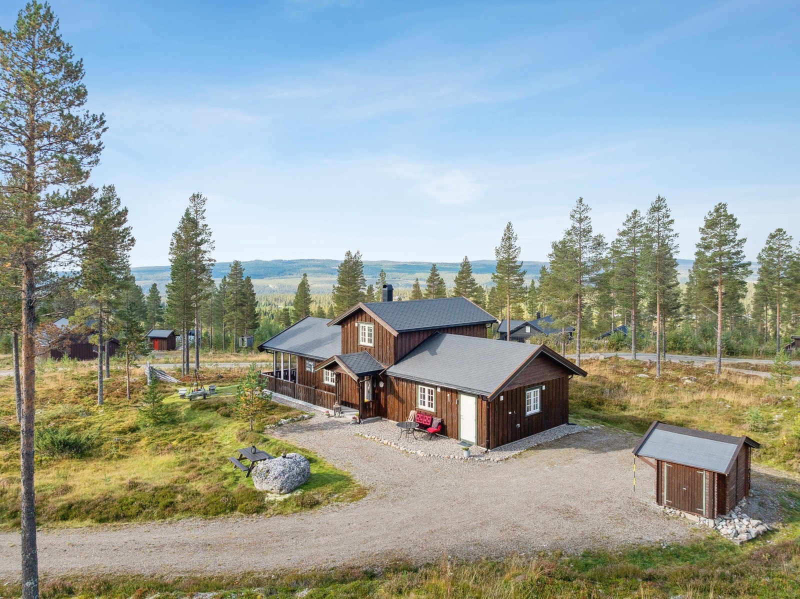 Er det ei hytte du bør oppleve på Furutangen så er det denne - velkommen til en hyggelig visning Galleribilde