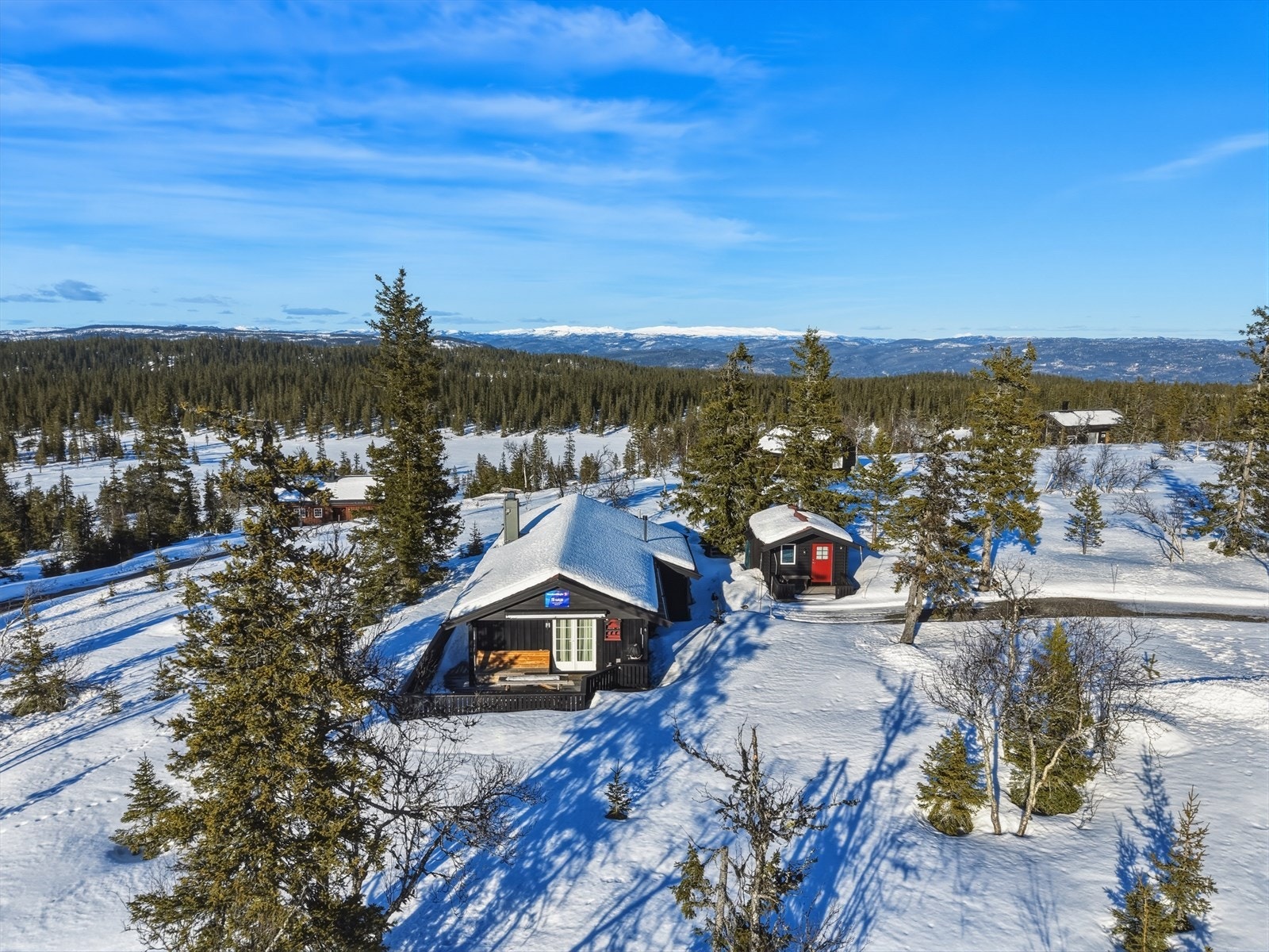 Det slake skogbevokste området byr på blant annet flotte turområder sommer som vinter, samt bade- og fiskevann. Galleribilde