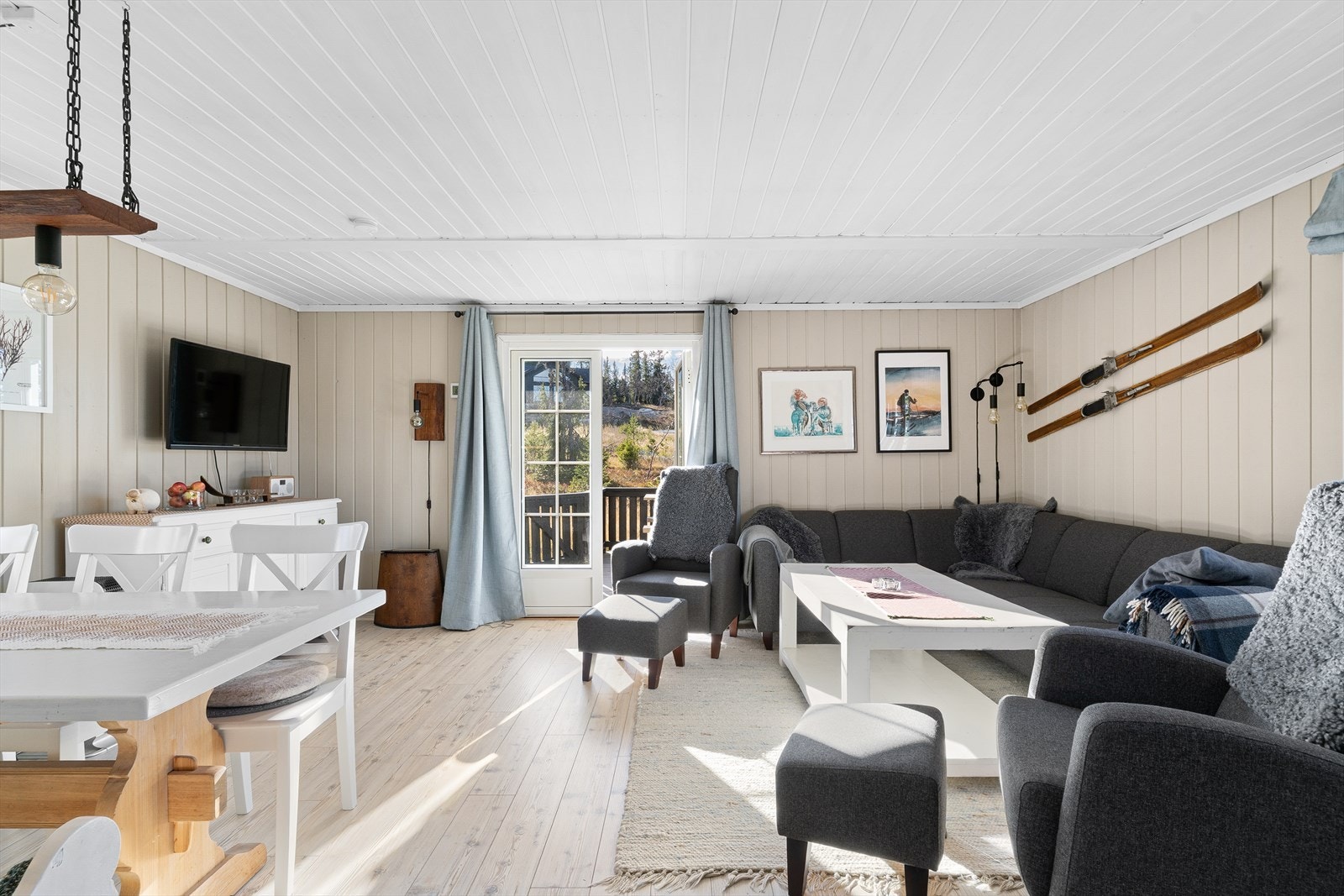 Klassisk fjellhytte med god usjenert beliggenhet på Sundtjønnskarven. Galleribilde