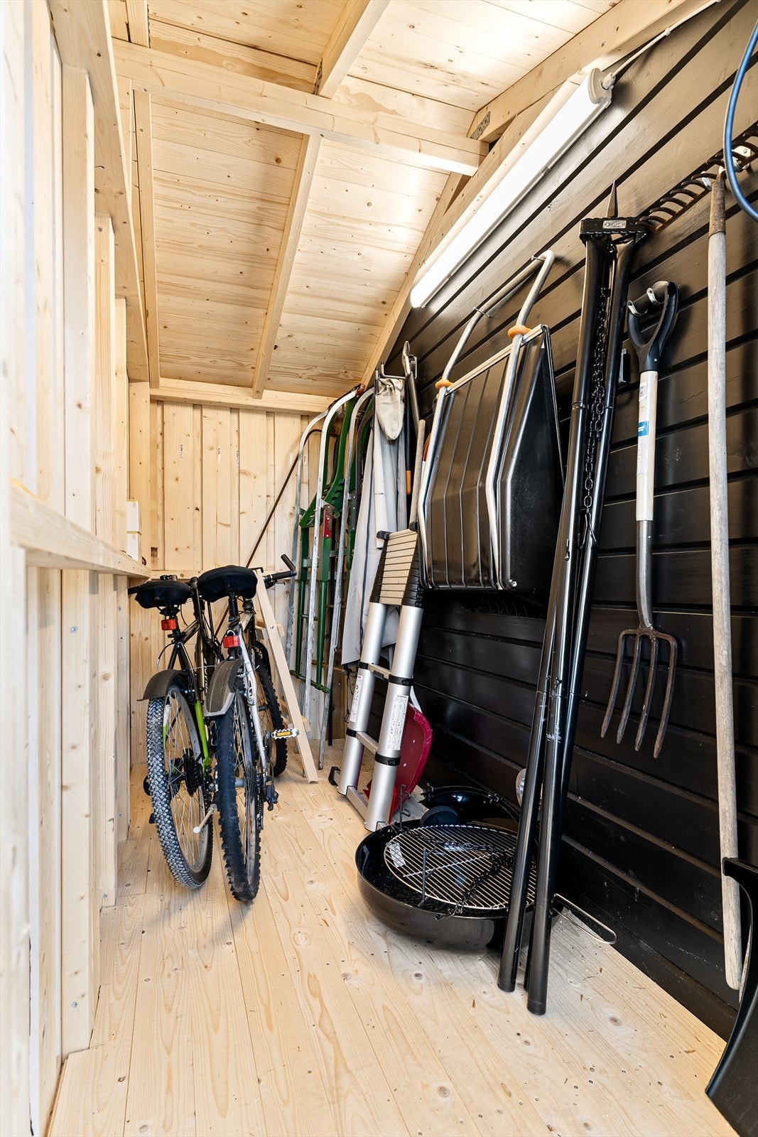 Bod med god plass til diverse oppbevaring. Galleribilde