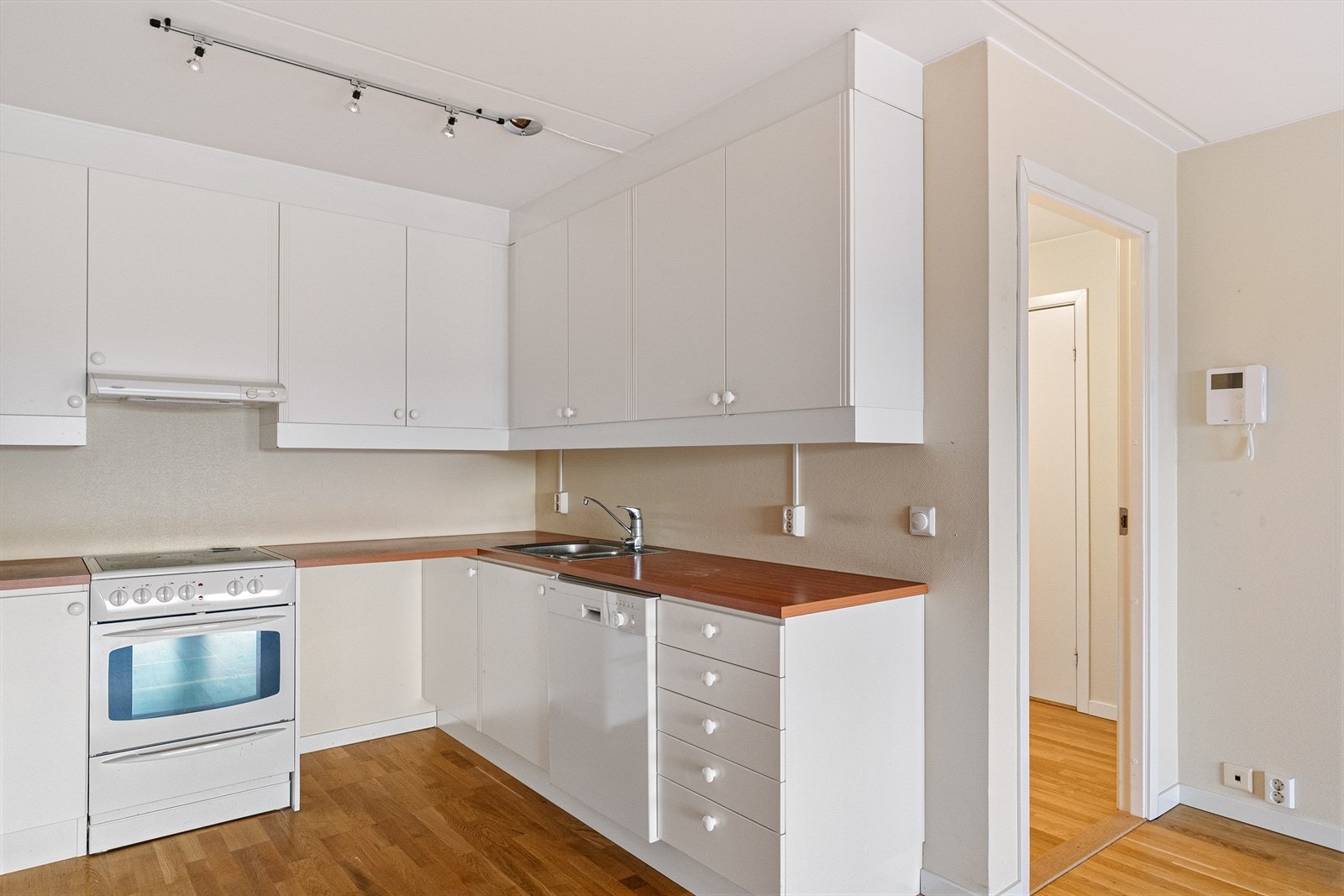 Kjøkken. Hvitevarene medfølger i handelen Galleribilde