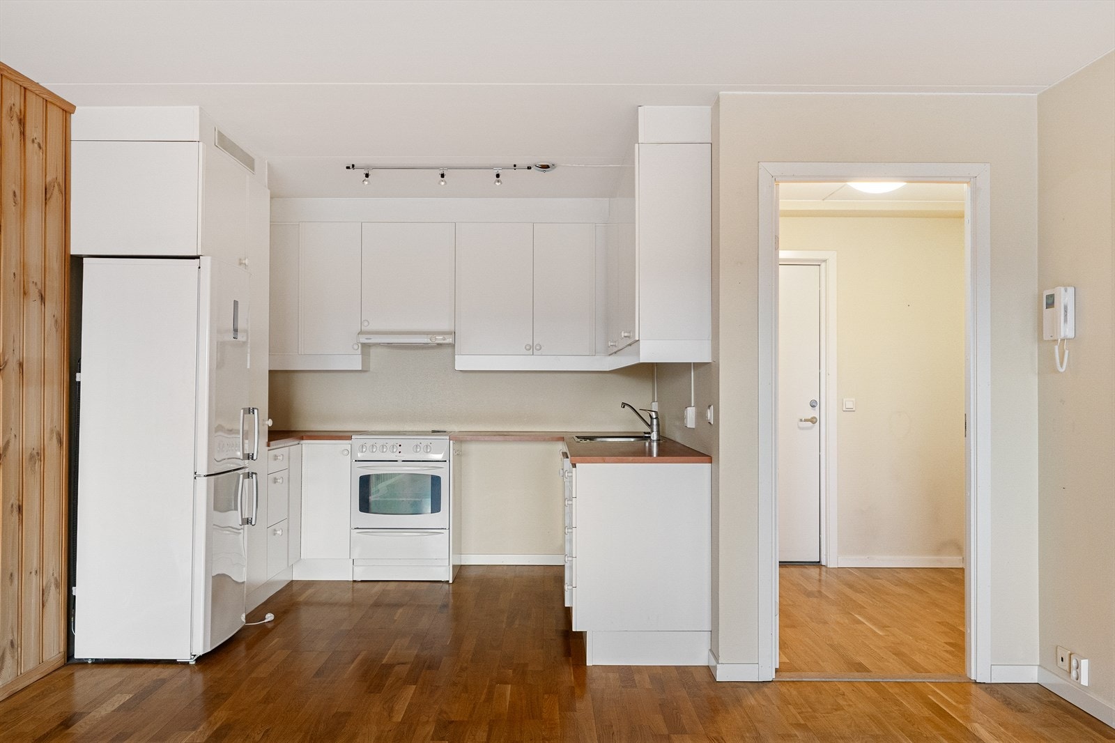 Leiligheten holder original standard, men den er lite slitt og fremstår i god stand ifht byggeår Galleribilde