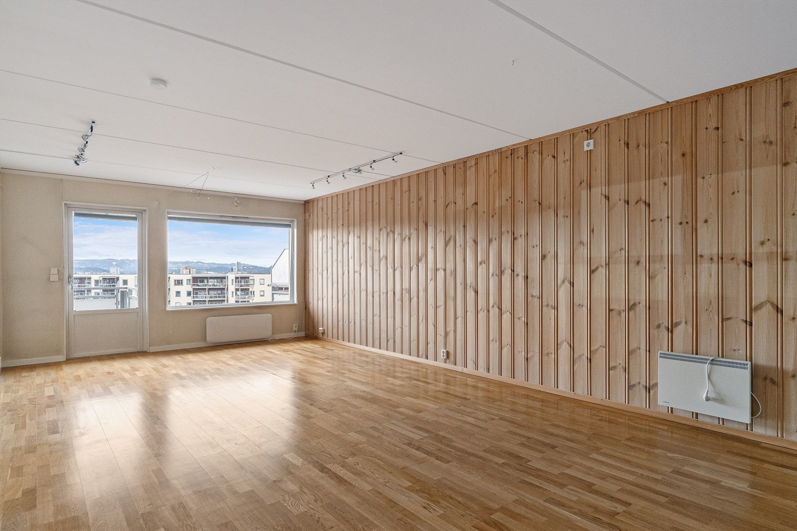 Leiligheten har meget god beliggenhet i 3 etasje, som er byggets øverste etasje Galleribilde