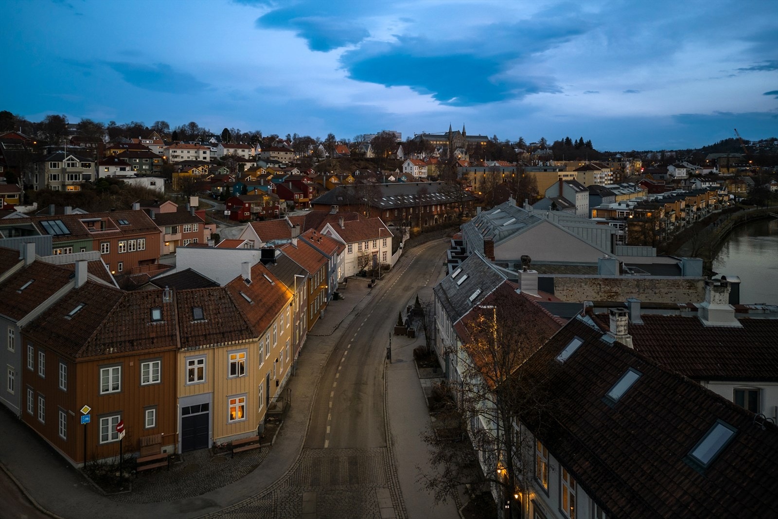 Boligen har fast parkeringsplass i garasjekjeller. Galleribilde