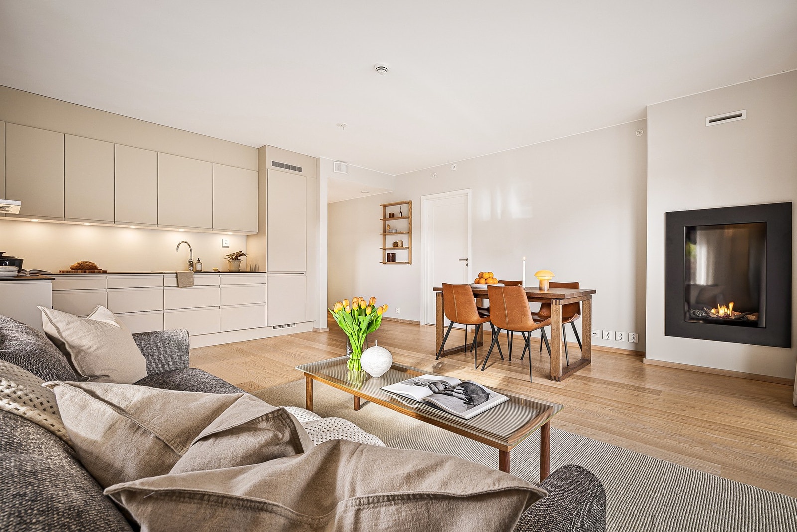 - I stuen er det også gasspeis - Galleribilde