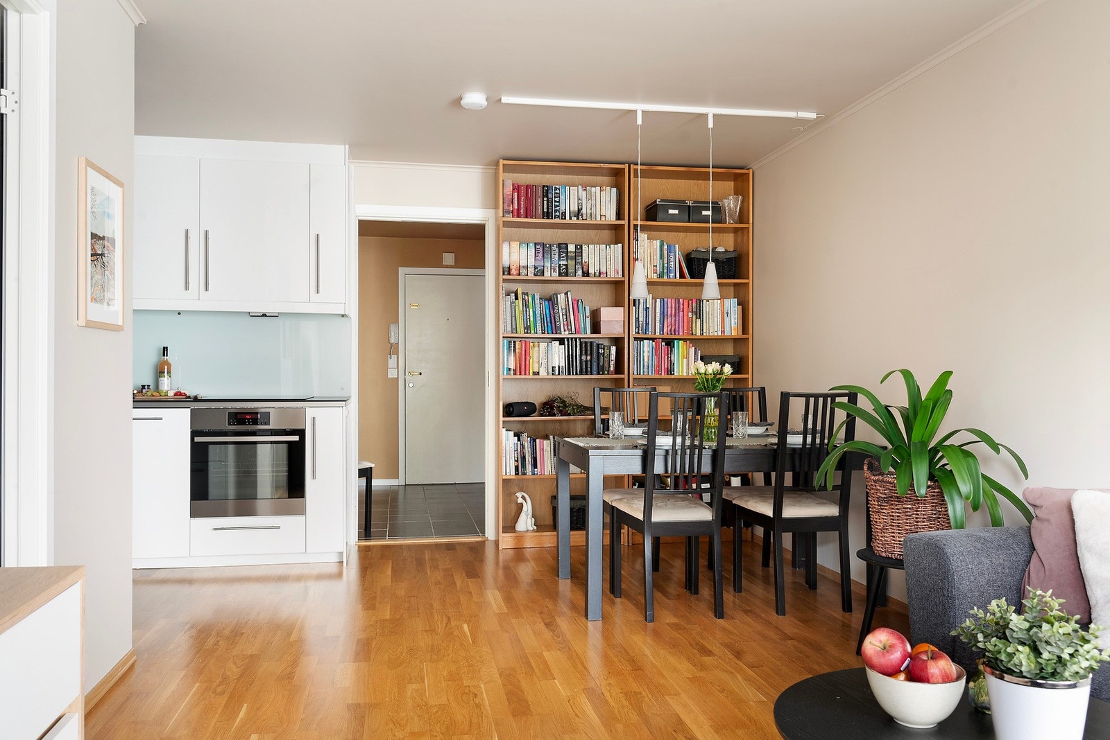 Åpen løsning som skaper en sosial og moderne atmosfære. Galleribilde