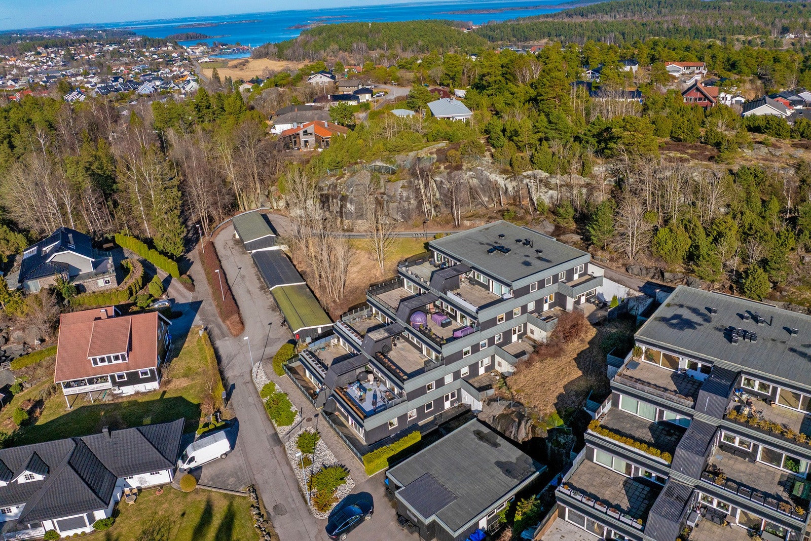 Eie Tønsberg v/ Robert Hoff ønsker velkommen til
Petterødveien 12F Foto: Nils August Kavlie Borge Galleribilde