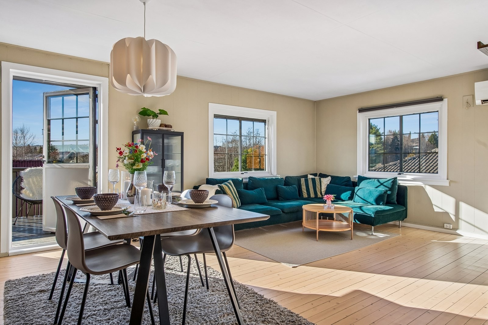 Velkommen til Bakkehaugvegen 34D! Lys og pen 3-roms selveierleilighet i 2. etg. i horisontaldelt tomannsbolig. Galleribilde