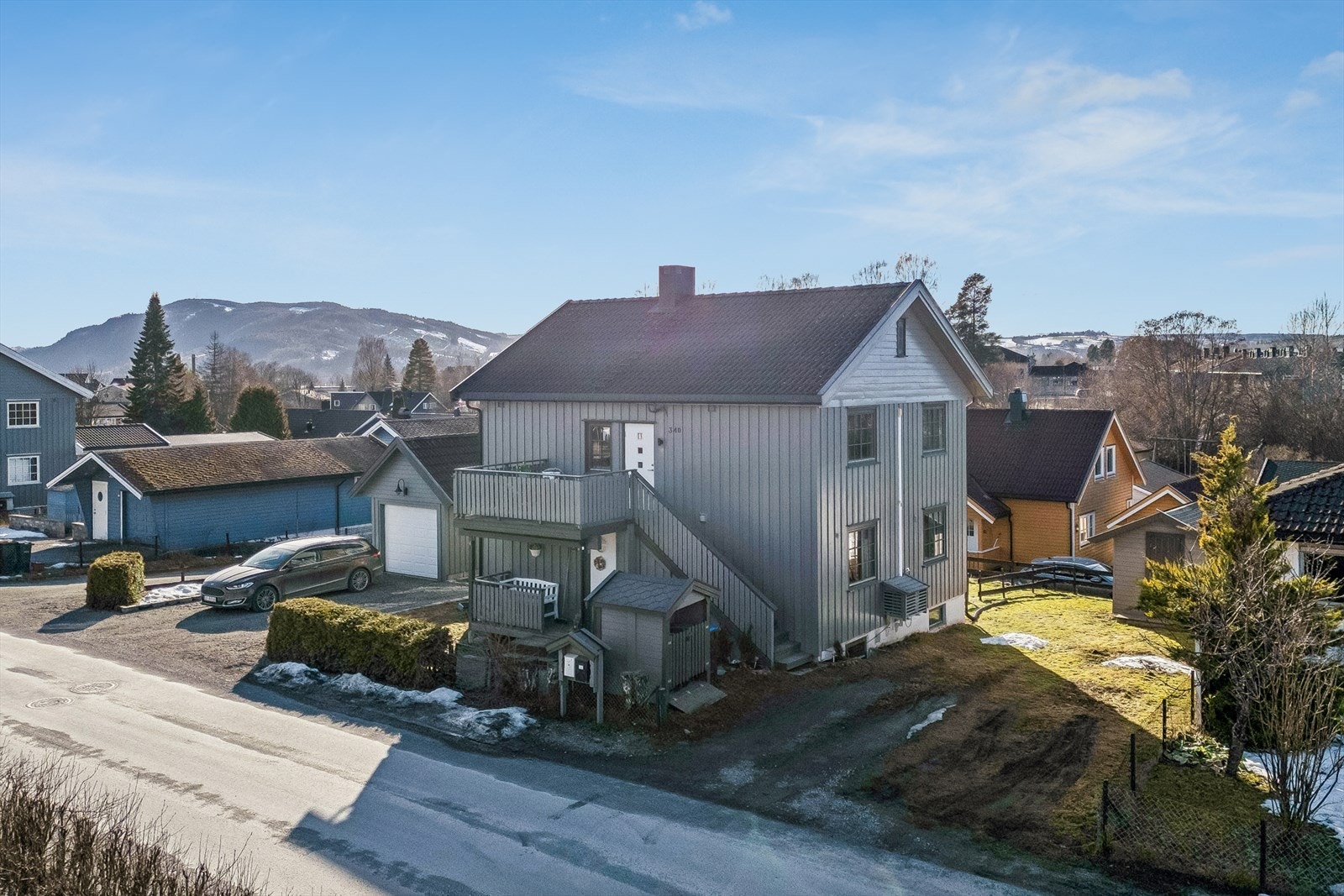 Boligen ligger i et rolig nabolag med kort vei til både Fagerlund skole, butikker og Sveum Idrettspark. Galleribilde