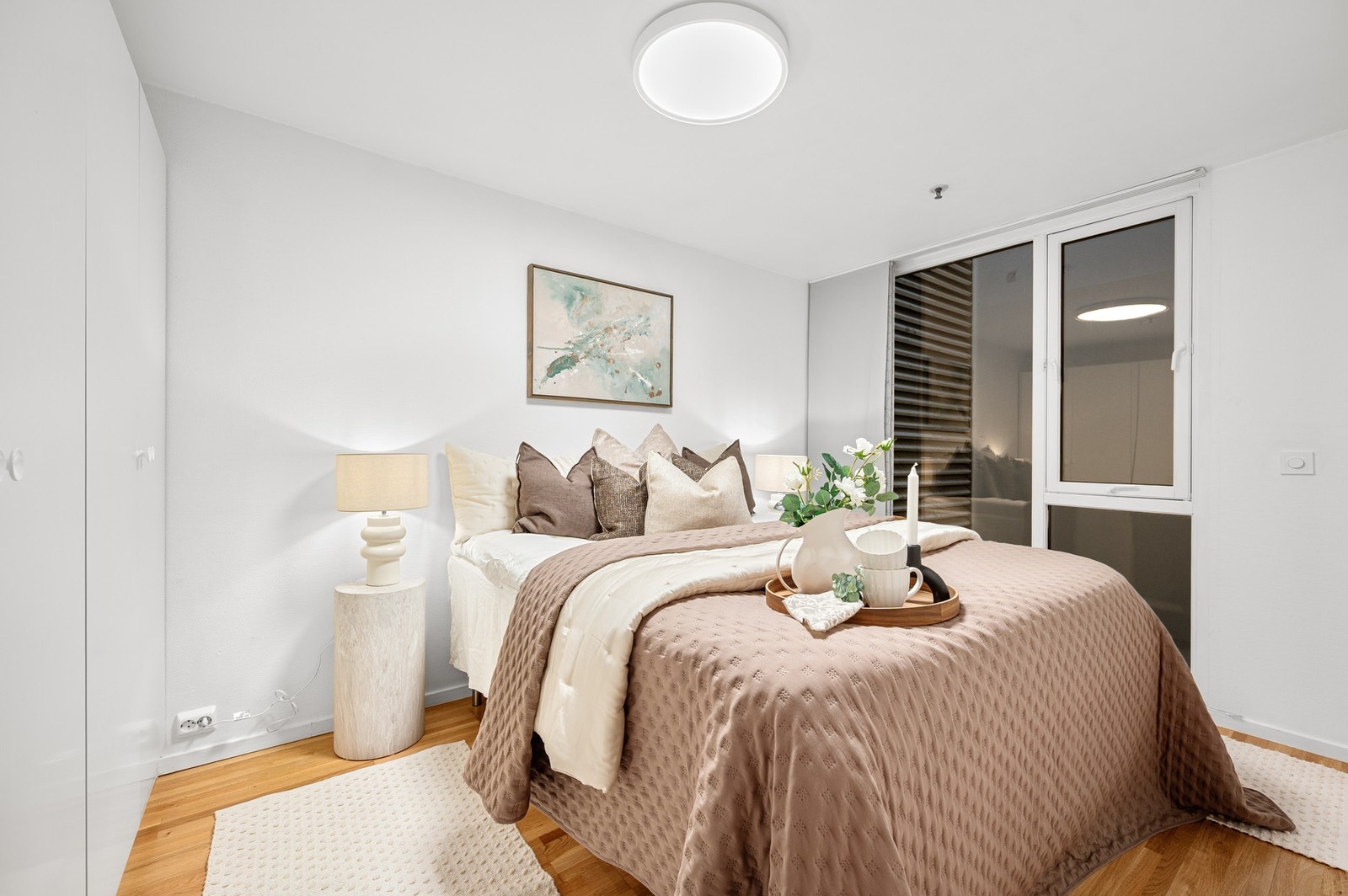 Romslig og koselig soverom på hele 10 m². Galleribilde