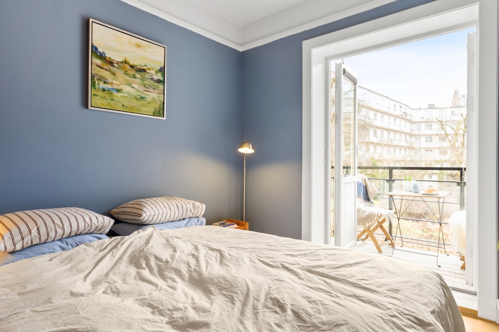 Fra soverommet er det utgang til sydvendt balkong Galleribilde