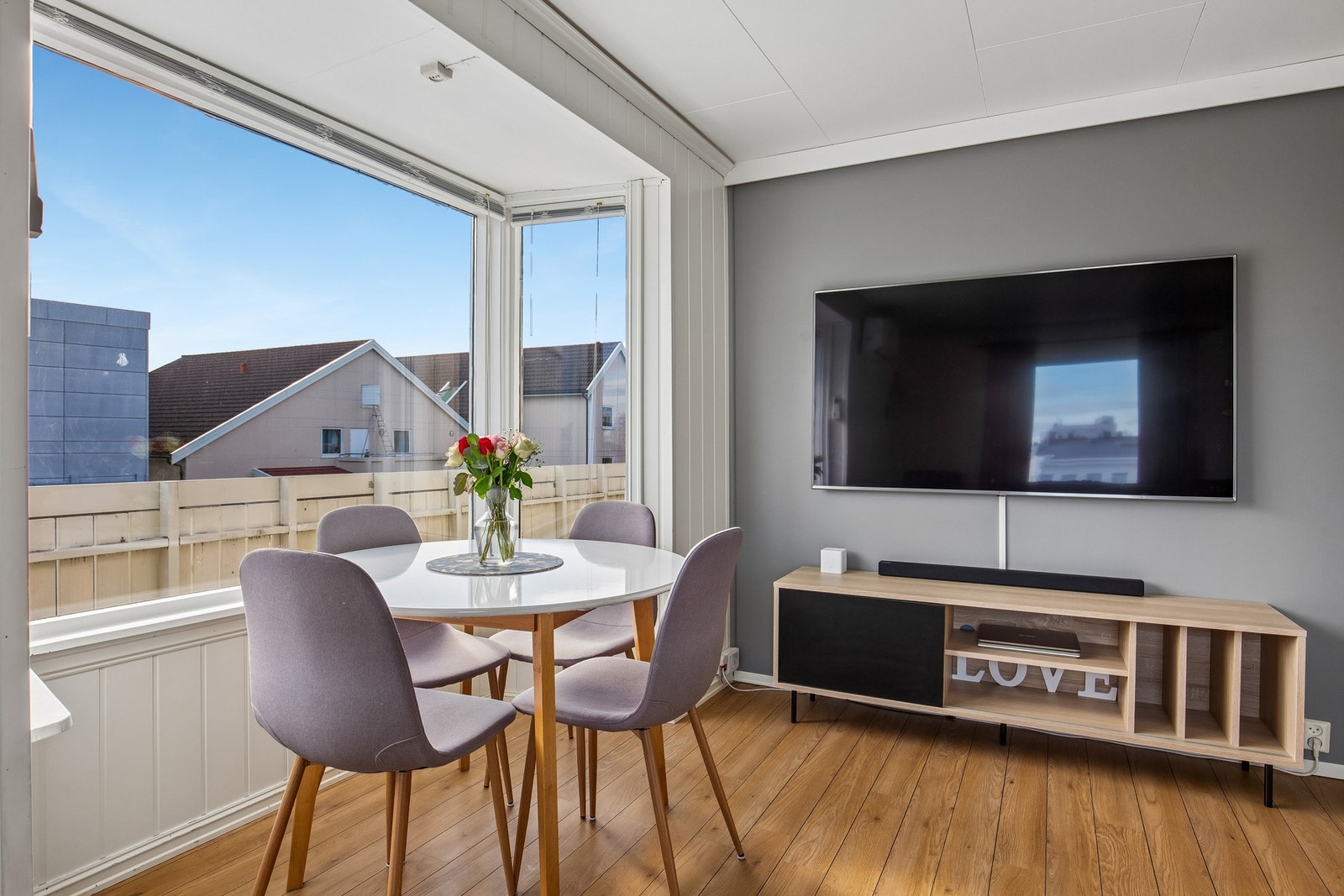 God plass til spisebord Galleribilde