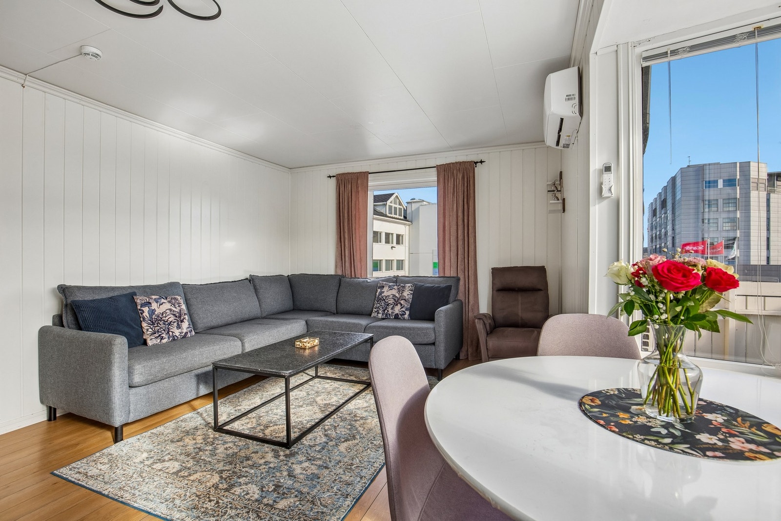 God plass til ønsket møblement Galleribilde