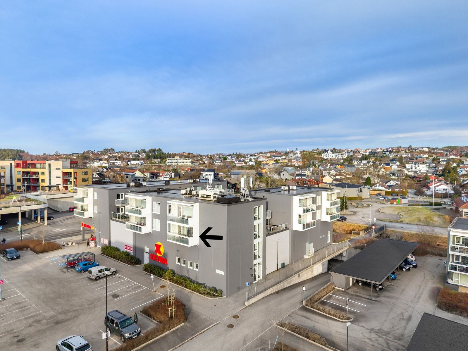 Leilighetn ligger i naturskjønne omgivelser med kort avstand til flotte turområder rundt Stemmen og Frøylandsvannet med den nye bruen Midgardsormen. Galleribilde