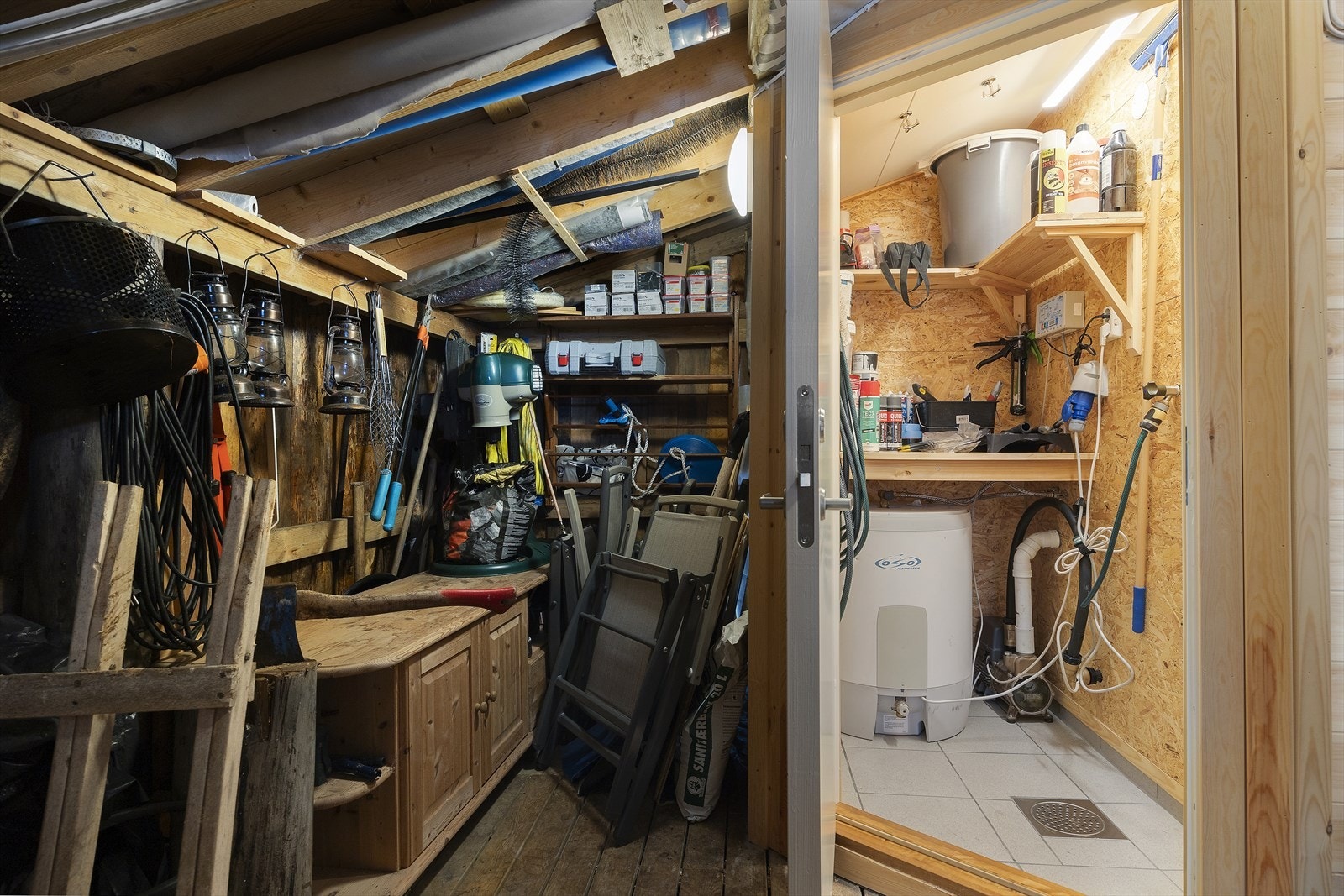 Hytta byr på flere boder med gode oppbevarings muligheter Galleribilde