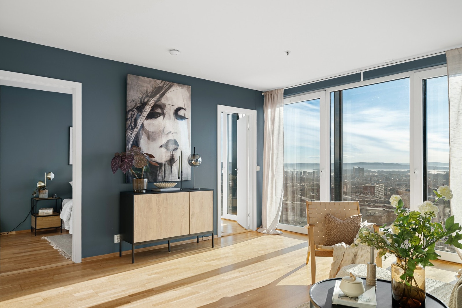 Her er det godt med plass til en TV-løsning - men spørsmålet er om du egentlig trenger det, med denne utsikten? Galleribilde