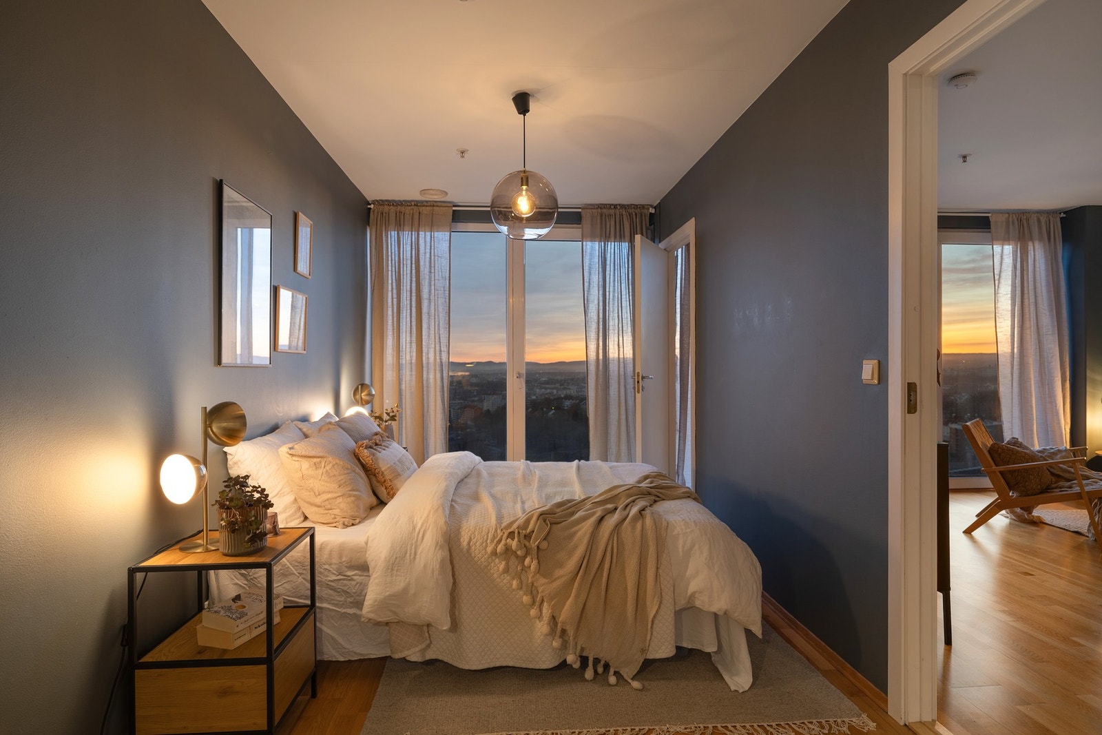 Her er det god plass til stor seng med sengegavel... Galleribilde