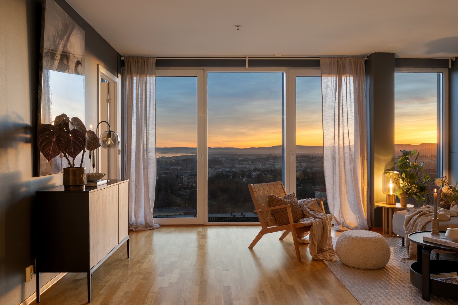 Avrinder Singh Hundal ved EIE Eiendomsmegling har æren av å presentere en svært sjelden 2-roms i Sinsen Panorama - Trondheimsveien 197A! Foto: Tigerstaden Boligfoto AS! (Henrik Fjørtoft Sporsheim) Galleribilde