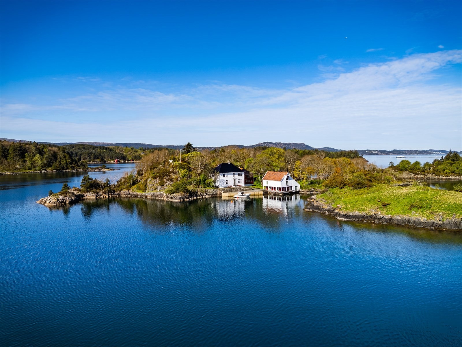 Bukken er en av Vestlandets mest unike og sjeldne fritidseiendommer. Galleribilde