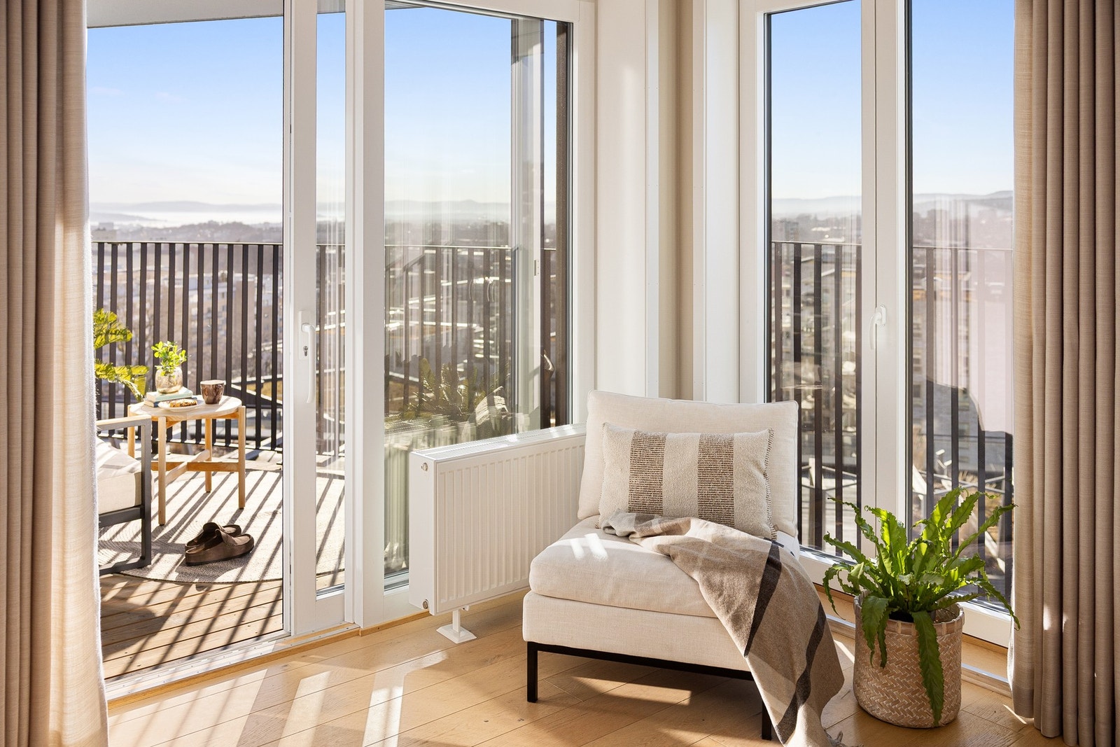 Fra stuen har du utgang til en flott og solrik sydvestvendt balkong på ca. 7m². Galleribilde