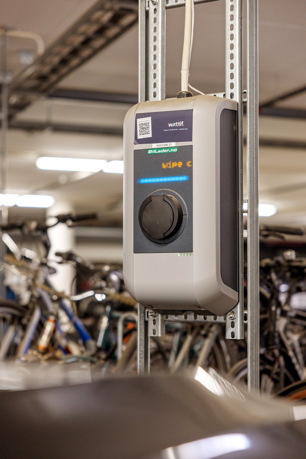 Felleskostnader for garasjeplassen er kr 400,- per mnd. Kostnad strøm EL-billader vil variere, og faktureres i tillegg. Galleribilde