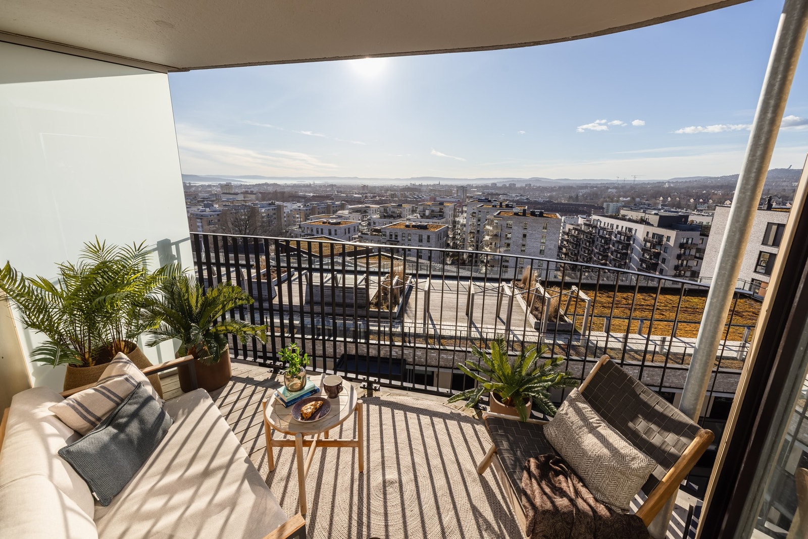 Her sitter du høyt og fritt, med nydelig utsikt! Galleribilde