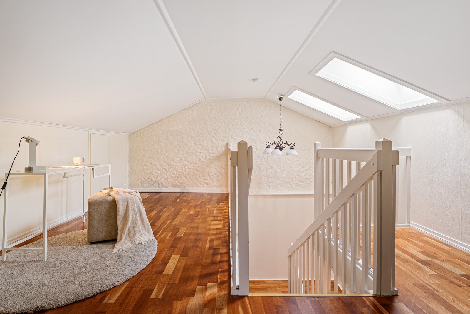 Loft er innredet som loftstue på 10,93 kvm
Det gjøres oppmerksom på at rommet ikke er godkjent for varig opphold. Galleribilde