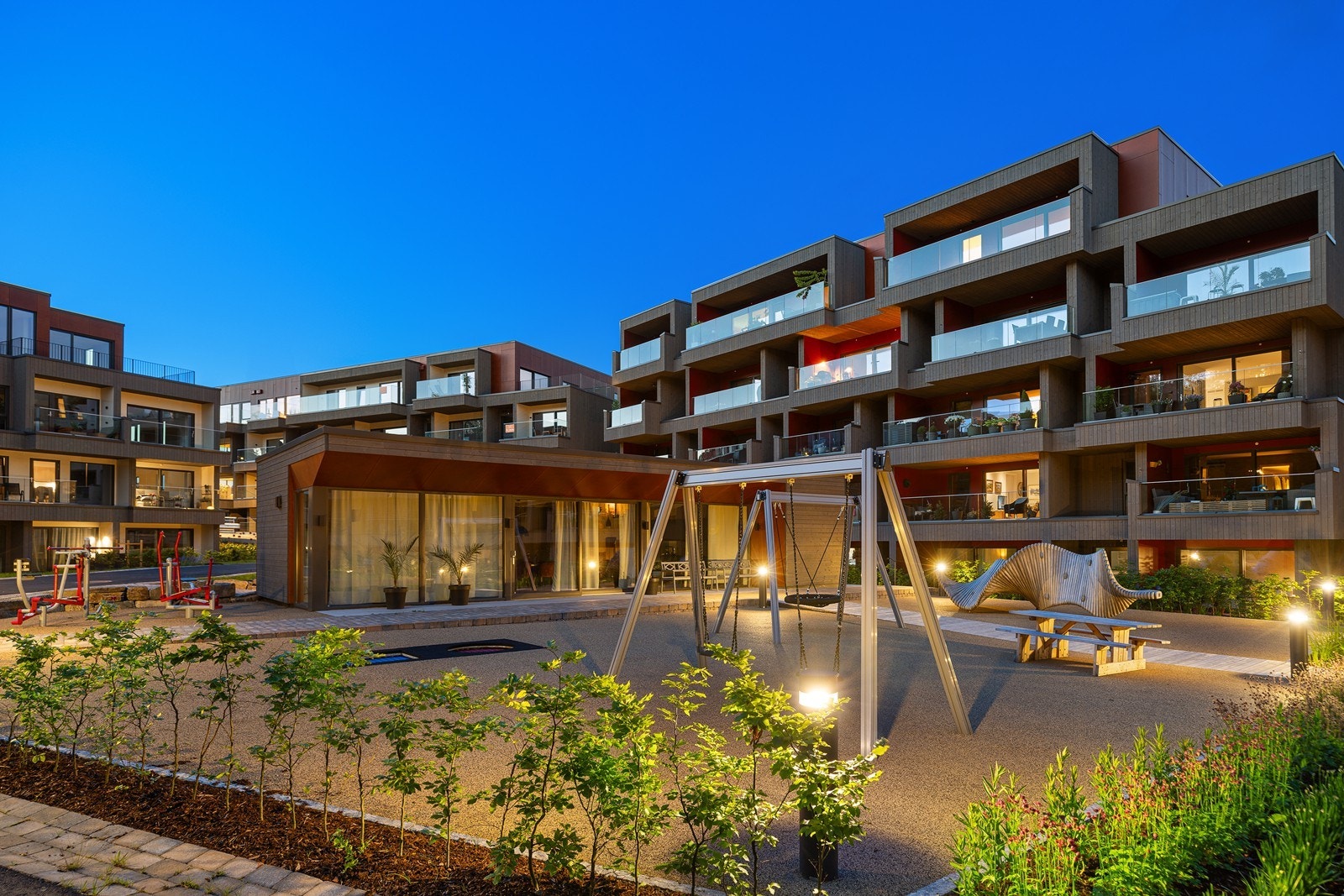 Midt i parken ligger fellesbygget hvor det kan arrangeres nabofest, bursdag eller konfirmasjon (Kan leies gjennom "heime"-appen) Galleribilde