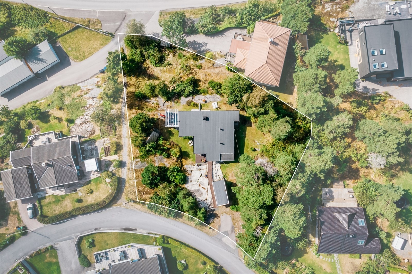 Tomten er på 1 845 kvm. Galleribilde