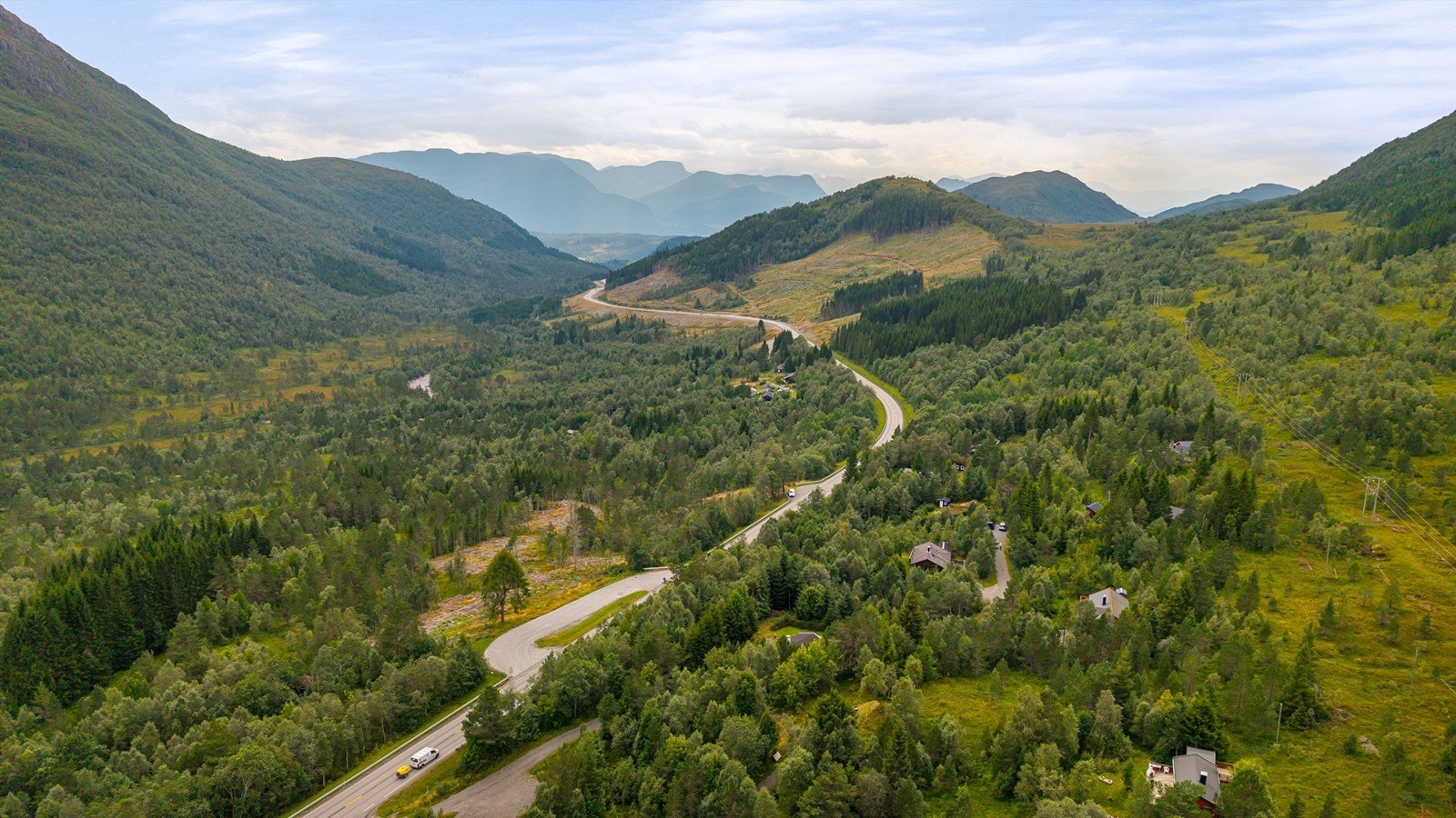 Ørskogfjellet er et eldorado for friluftsliv, med umiddelbar nærhet til et rikt turterreng Galleribilde