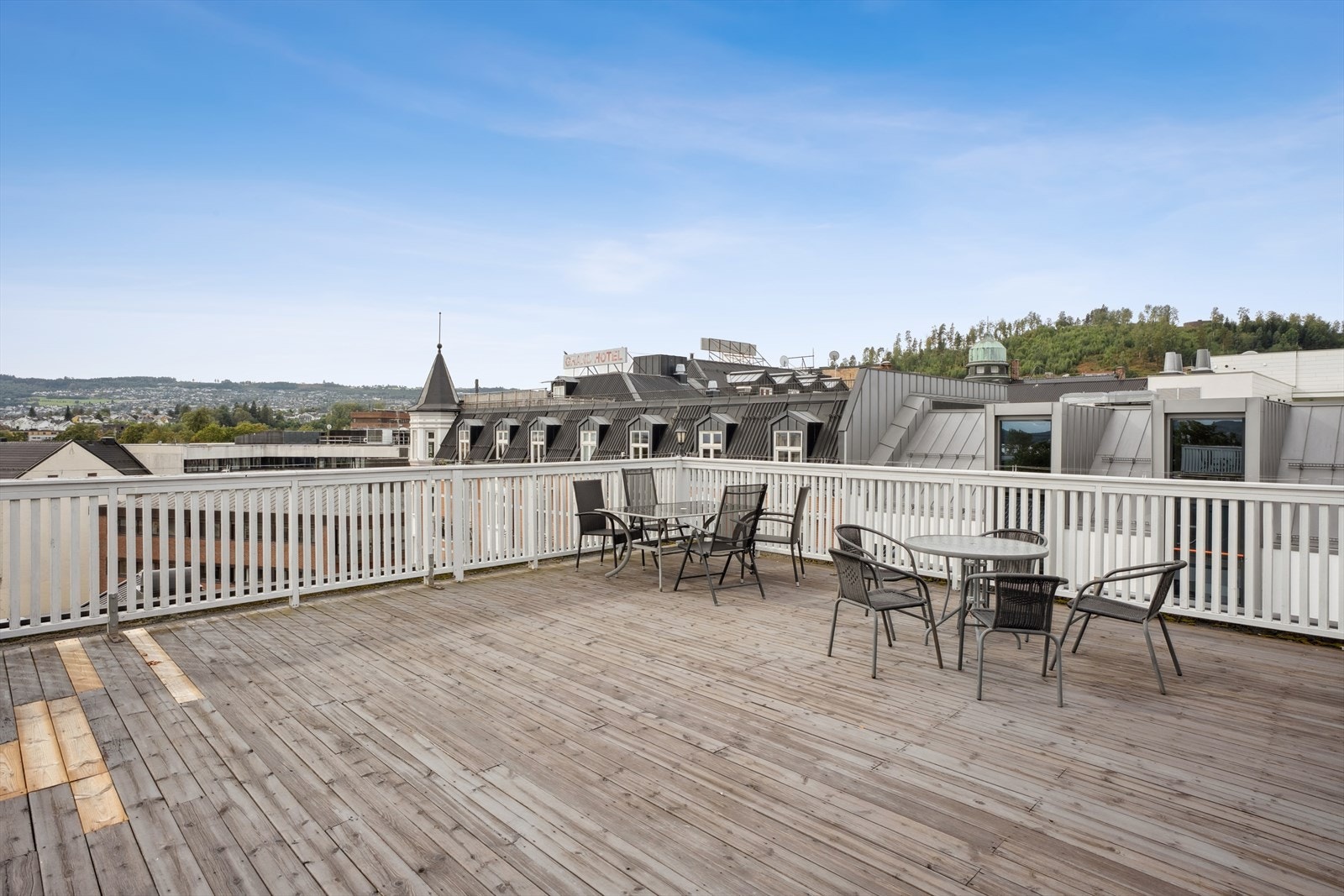 Sameiets felles takterrasse i 5. etasje er et herlig sted for avkobling. Galleribilde