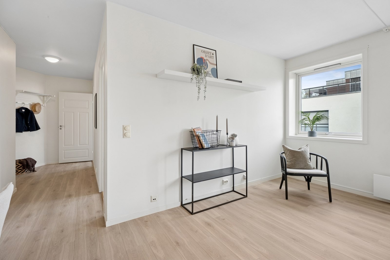 Bygården er opprinnelig oppført i 1960, men ble totalrenovert og ombygd i 2004. Leiligheten har standard fra ombyggings året og fremstår som normalt vedlikeholdt. Galleribilde