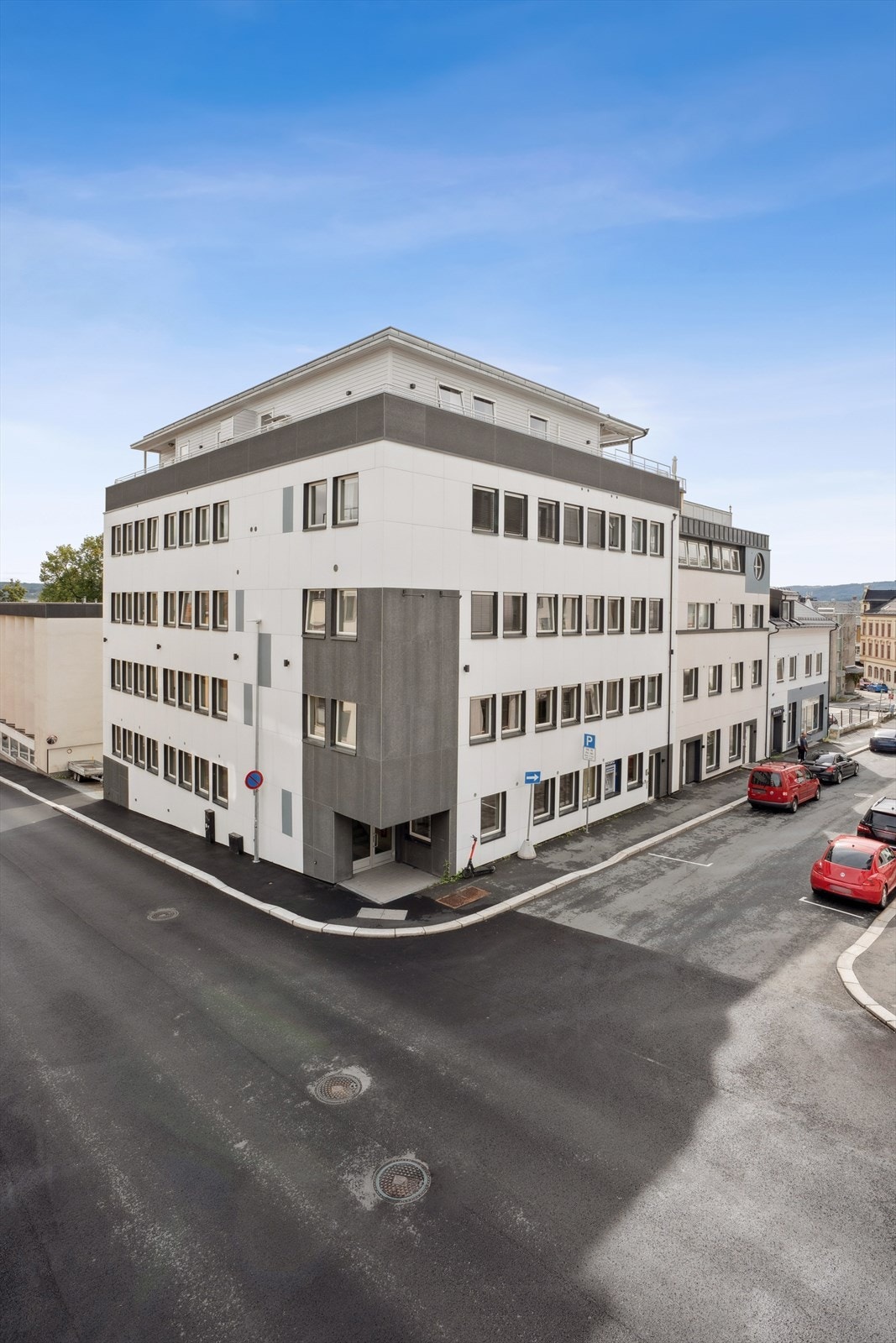 Leiligheten har umiddelbar nærhet til buss, tog, barnehager og Gjøvik barneskole Galleribilde