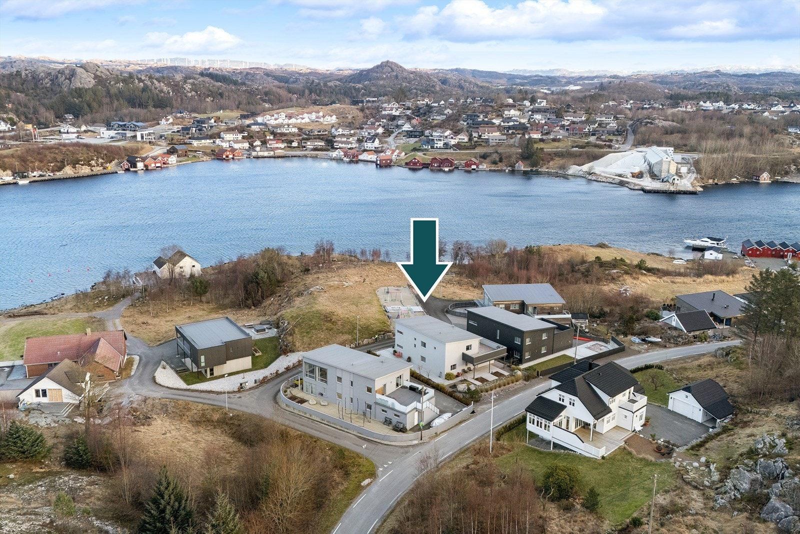 Enebolig med fantastisk sjønær beliggenhet Galleribilde