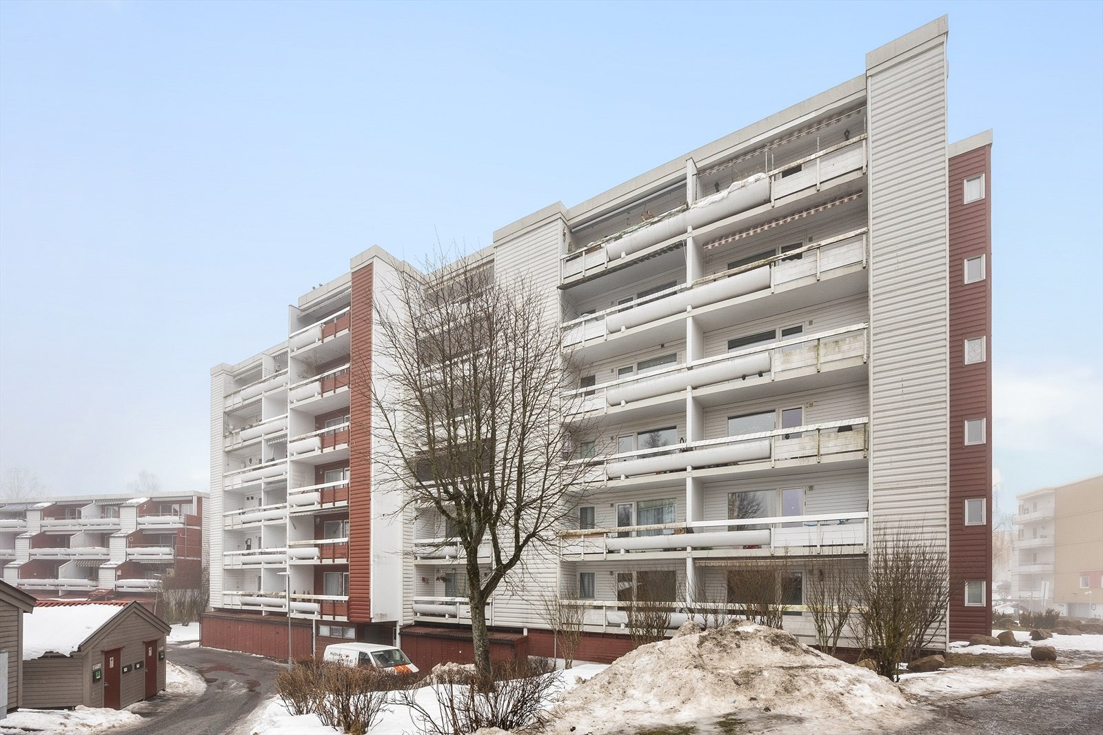 Leiligheten ligger i et boligbygg fra 1986, som er en del av Rudshøgda 1 sameie. Galleribilde