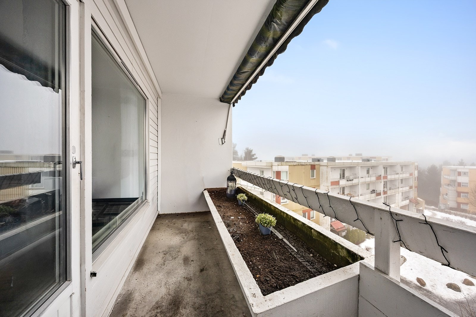 Den vestvendte balkongen på 8 m² er en fin forlengelse av stuen. Galleribilde