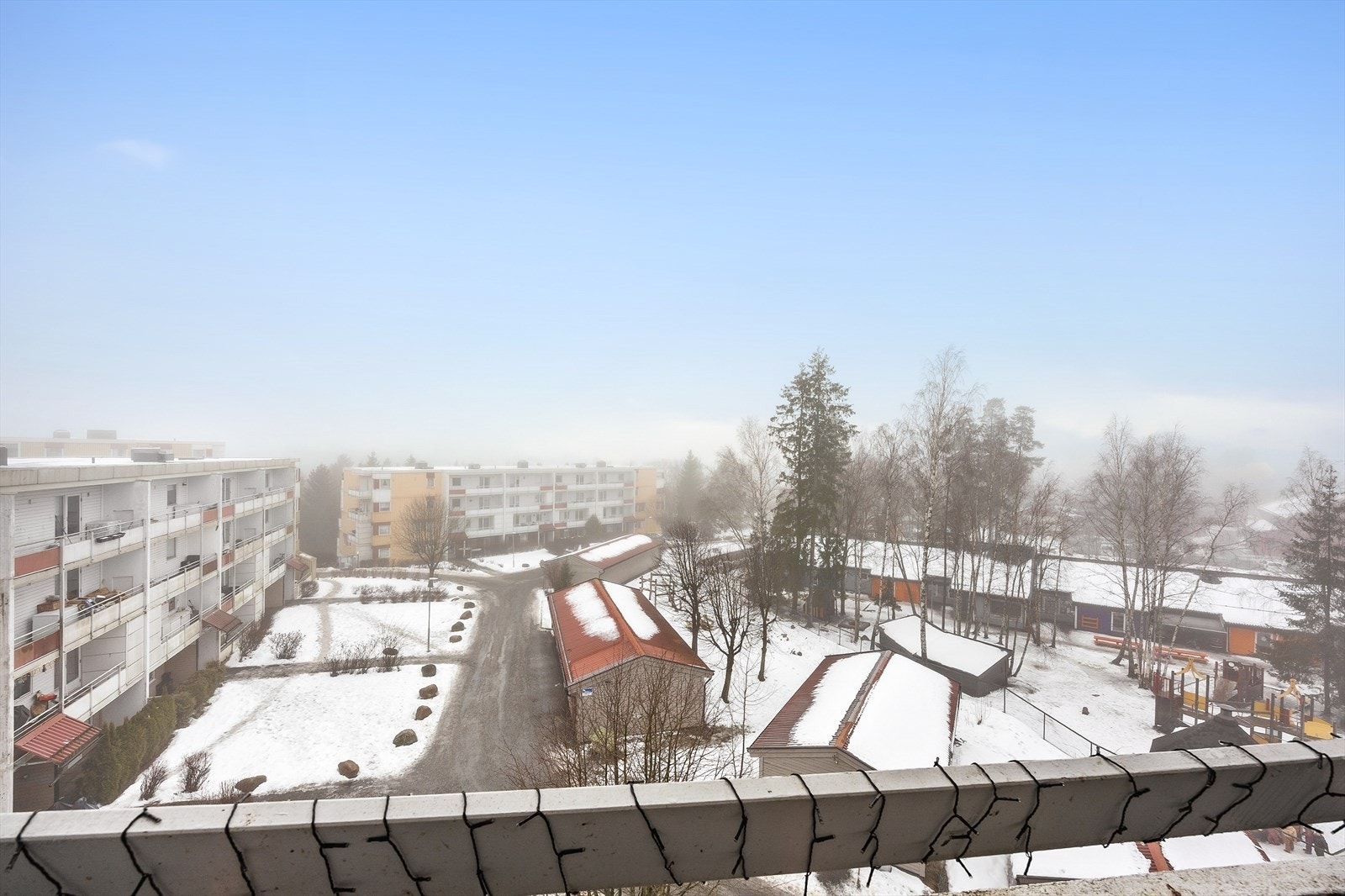 Fra leiligheten er det kort vei til Mortensrud T-banestasjon, kun 6 minutters gange unna. Galleribilde