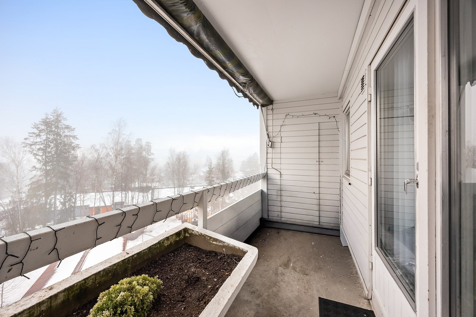 Balkongen har god plass til en sittegruppe eller beplantning. Galleribilde