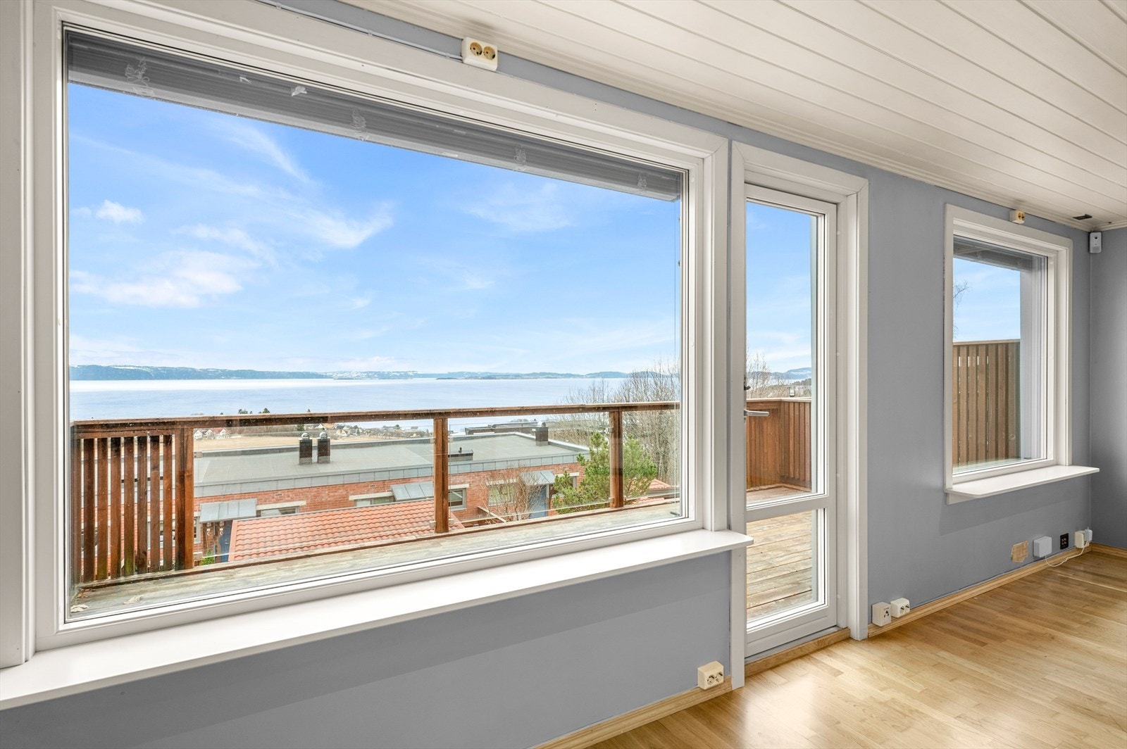 Balkongen er målt til 15 m² og har god plass til sittegruppe og grill. Galleribilde
