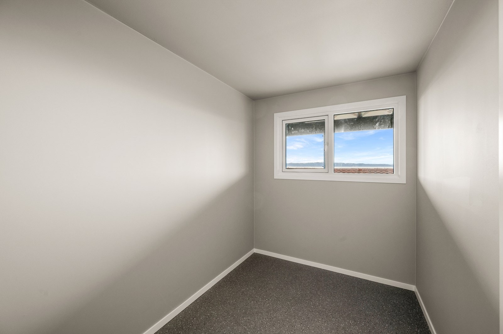 Det andre soverommet er målt ti 7 m² og har også god plass til seng og garderobeløsning Galleribilde
