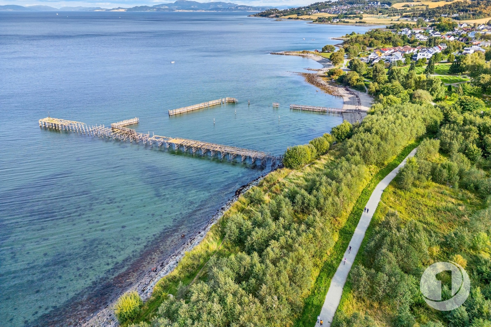 Ikke langt unna finner man også en rekke herlige badeplasser. Galleribilde