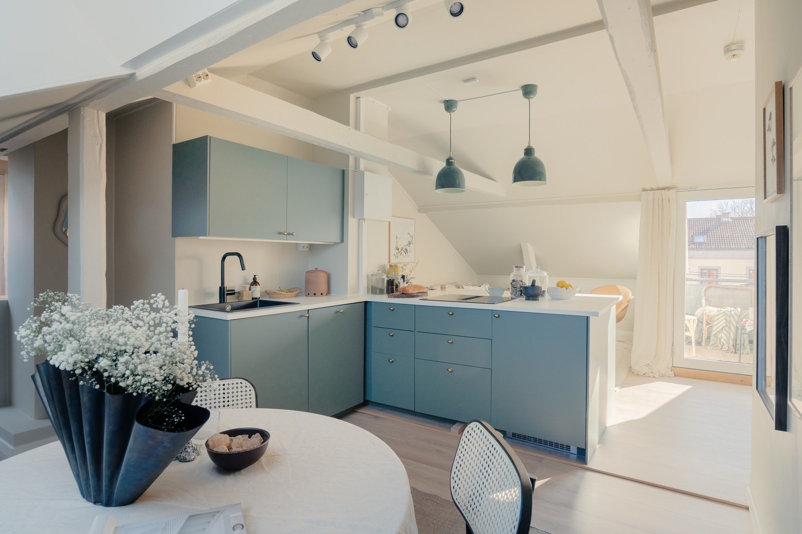 Helt nytt og lekkert kjøkken i 2026 med integrerte hvitevarer som medfølger. Galleribilde