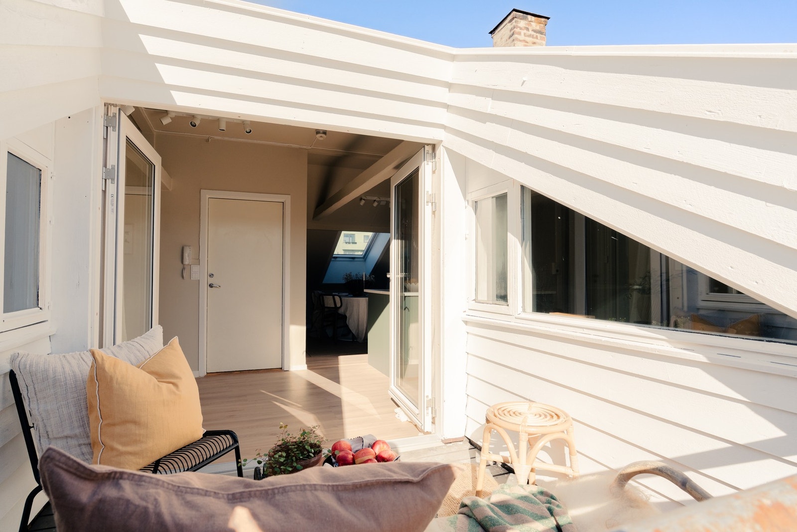 Her kan du nyte fine sommerdager solrike og rolige omgivelser, samtidig som at byens puls kun er noen skritt unna! Galleribilde