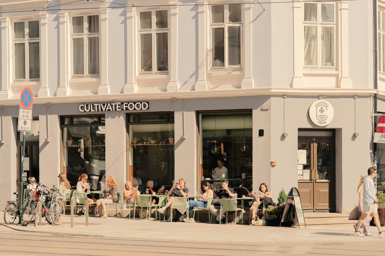 I nærområdet finner du et godt utvalg av dagligvarebutikker, serveringssteder, treningssentre og kollektivtransport. Galleribilde