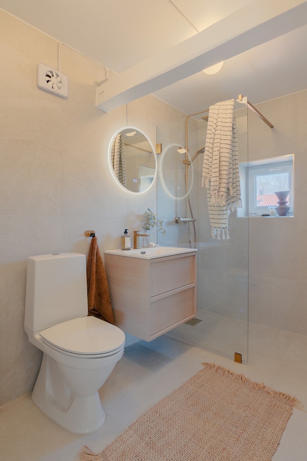 Svært stilfult bad som ble oppgradert i 2026. Galleribilde