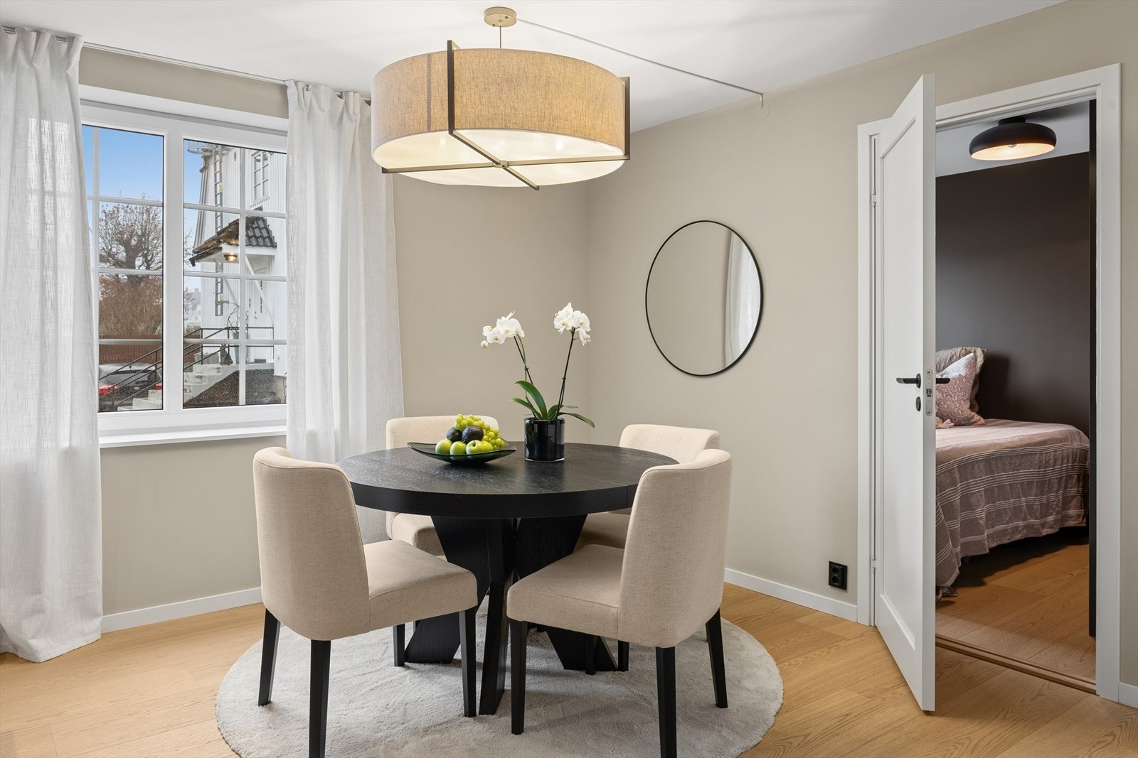 Spisestue - Et innbydende samlingsplass. Her nytes gode måltider! Galleribilde