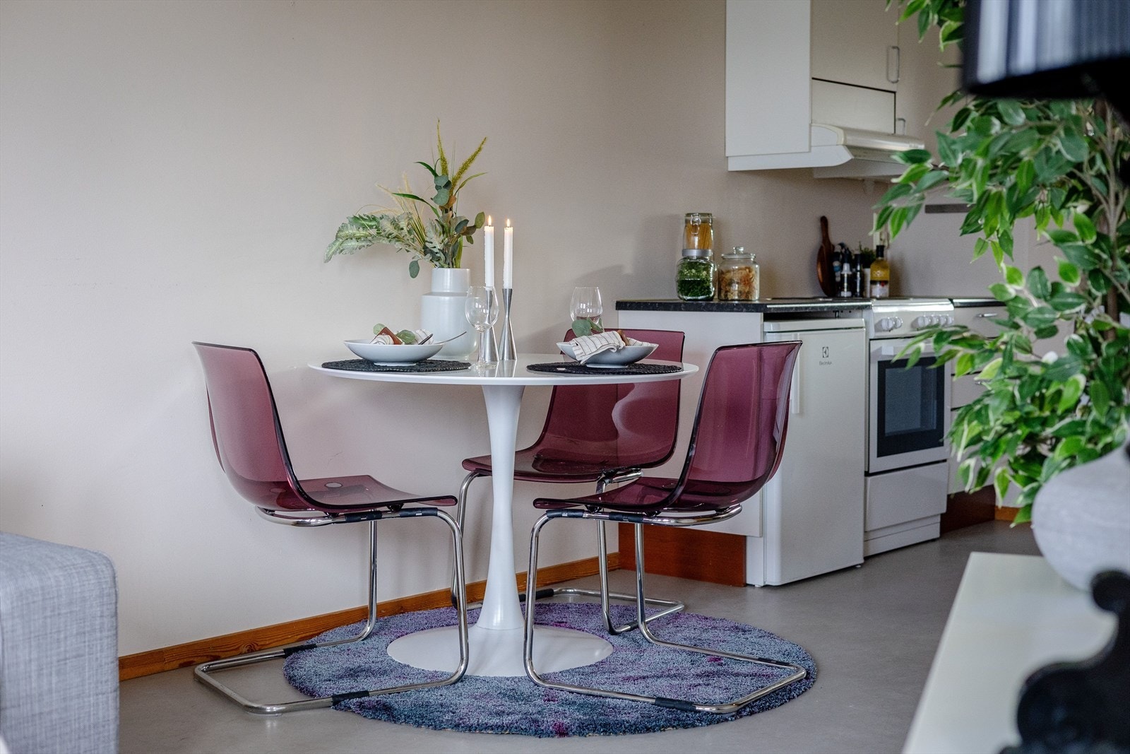 Del av stue mot kjøkken Galleribilde