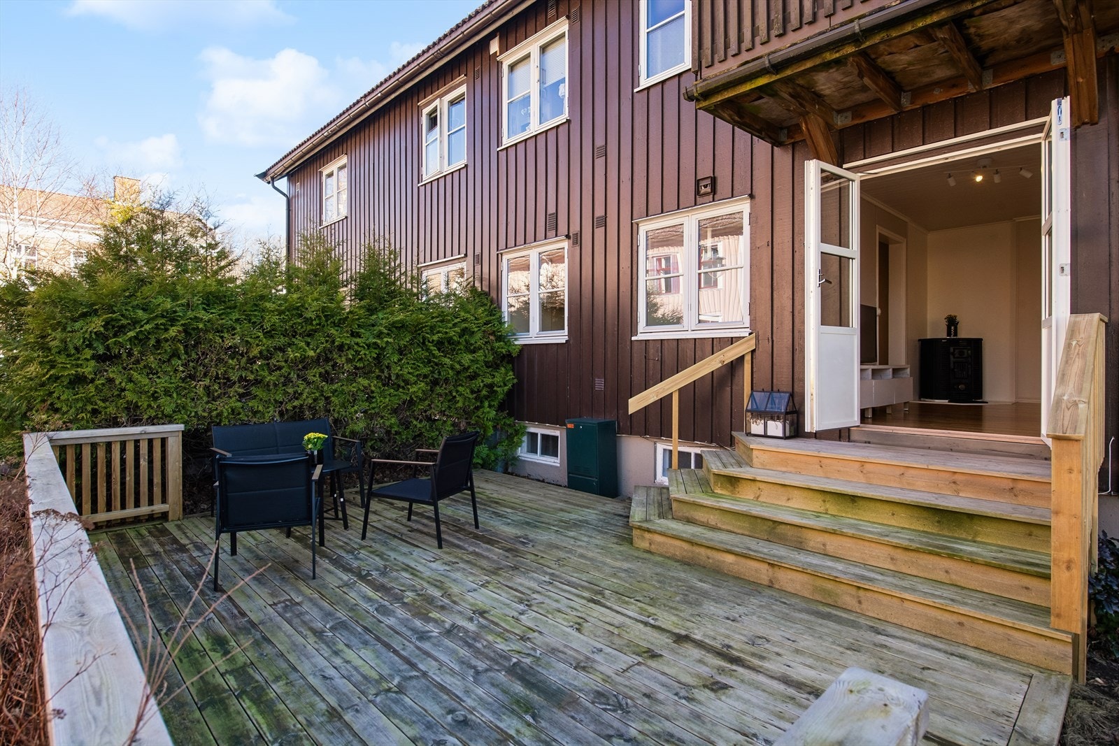 På sommeren kan dagene og kveldene nytes på terrassen. Galleribilde