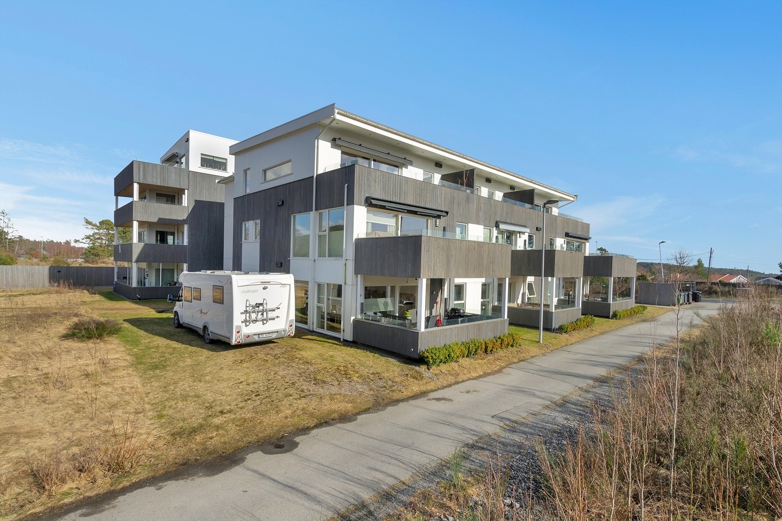 Leiligheten ligger på den solrike siden med sol hele dagen. Galleribilde